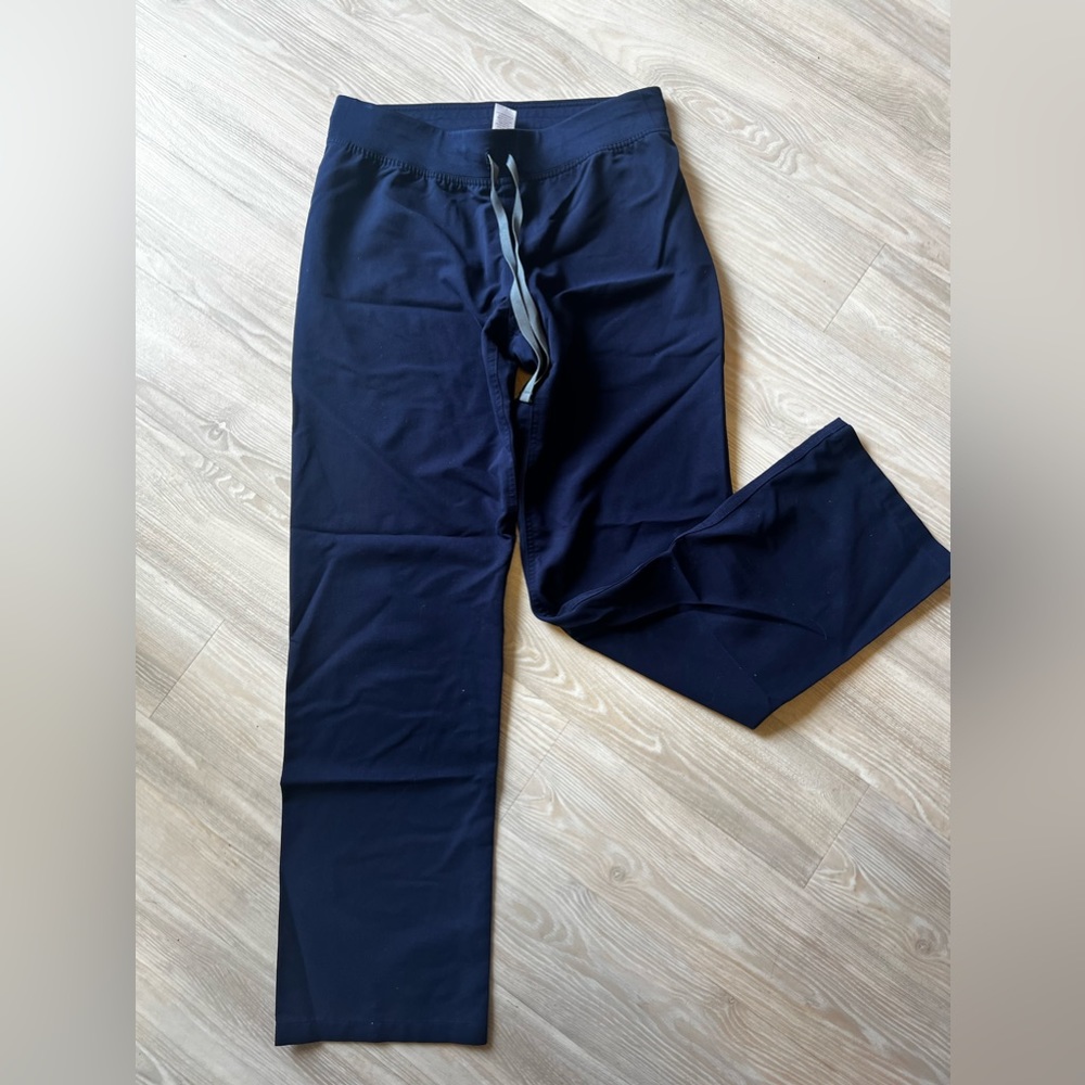 women’s Figs livingston basic scrub pants small navy blue